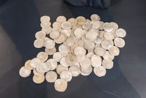 The St Thomas Street Hoard of Tudor coins
