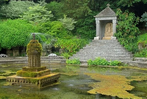The Oriental fountain pool