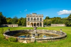 Lodge Park, The lodge and fountain pool