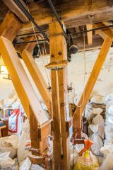 The governor mechanism on the meal floor