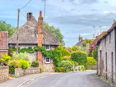 Thatched cottage on Charlton Road