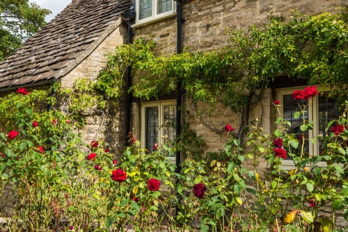 A pretty Cotswold stone cottage in Somerford Keynes
