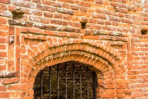 A brick doorway arch