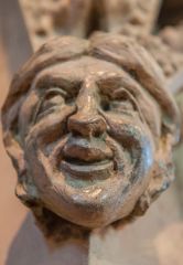 A cheerful face, pulpitum screen