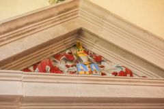 Gilded coat of arms, Whyte tomb