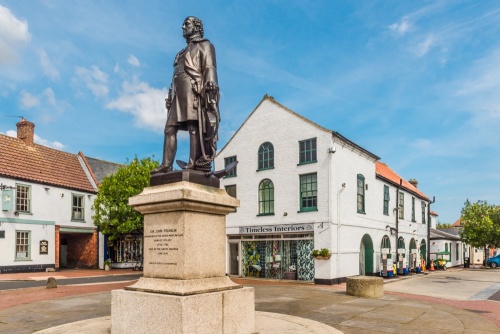 Sir John Franklin statue and the Old Town Hall