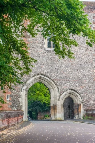 Approaching the Gateway from Romeland