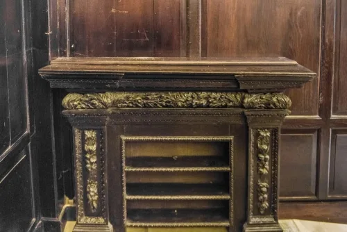 The 17th-century bread shelves