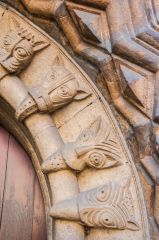 Oxford, St Ebbe's Church, Beakheads on the south arch of the doorway