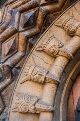 Oxford, St Ebbe's Church, Beakheads on the north arch of the Norman doorway
