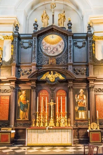 Wren's elaborate altar and reredos