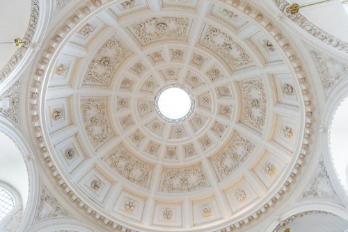 Looking straight up at Wren's dome