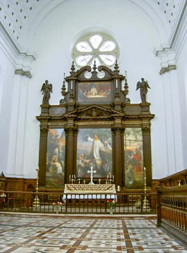 The altar and Georgian reredos (c) Neil Owen