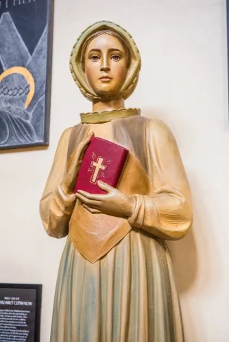 Statue of St Margaret Clitherow