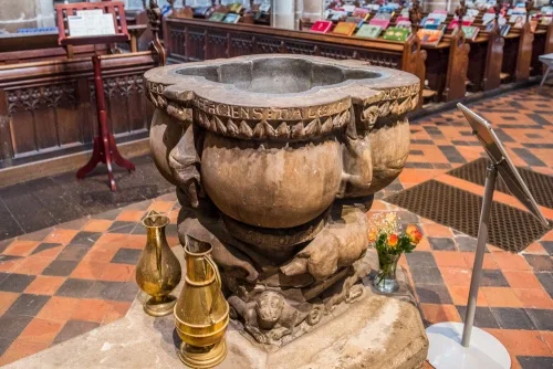 The extraordinary medieval font