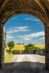 Steeton Hall Gateway, Looking through the gateway passage