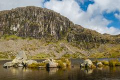 The volcanic wall of Pavey Ark