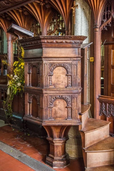 The 17th century wineglass pulpit