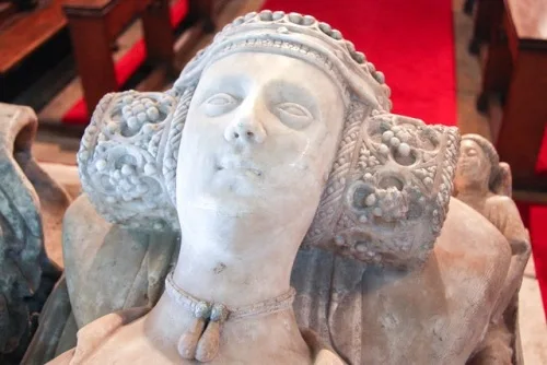 Lady Elizabeth de Strelley alabaster effigy, 1405