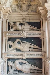 The 1613 Fettiplace monmument