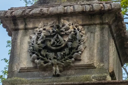 Carved wreath, south face
