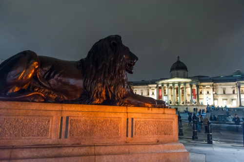 The National Gallery at night