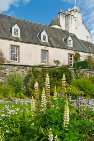 17th-century wings to the main house
