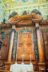 The reredos, with carving by Grinling Gibbons