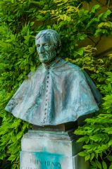 A bust of Cardinal Newman in Garden Quad