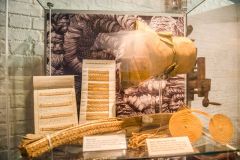 Straw plaiting examples