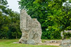 Ruined walls of the chamber block