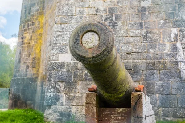 A Waterloo cannon at the Monument base