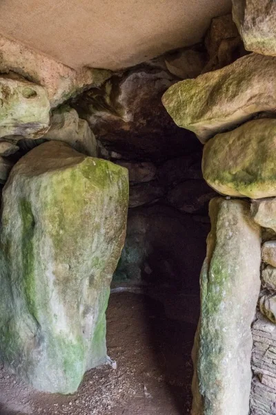 The northern side chamber