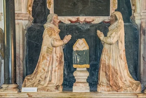 The Thomas memorial (c. 1639)