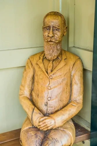 George Bernard Shaw statue on the platform of Wheathampstead Station