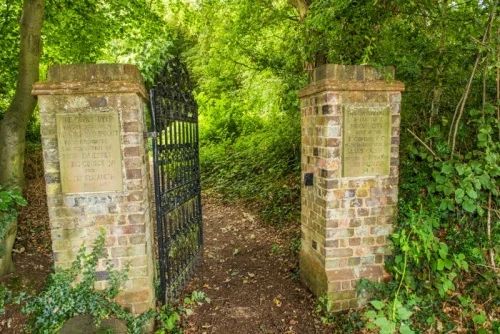 Commemorative gateway to the Dyke