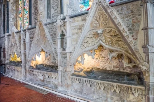 14th-century chantry memorials