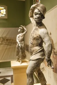 Harlequin and Columbine statues