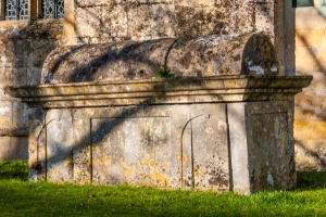 Cotswold 'woolsack' tomb