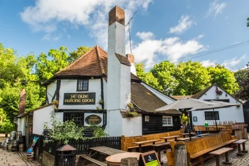 Ye Olde Fighting Cocks 8th-century inn
