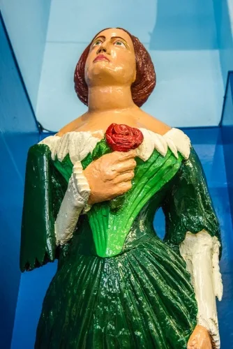 'England's Rose' figurehead