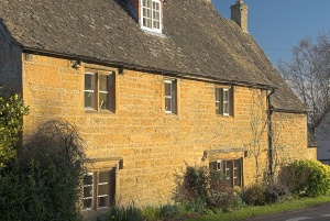 Cotswold stone cottages at Longborough