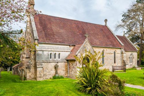 Holy Cross Church, Binstead