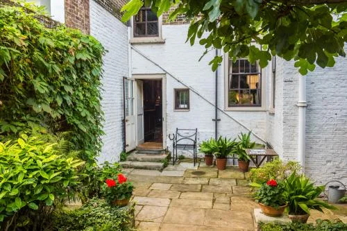 The rear entrance to Carlyle's House