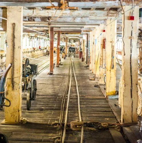 The ropewalking floor