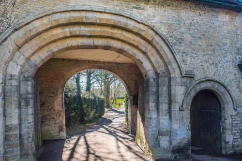 The outer face of the Arch