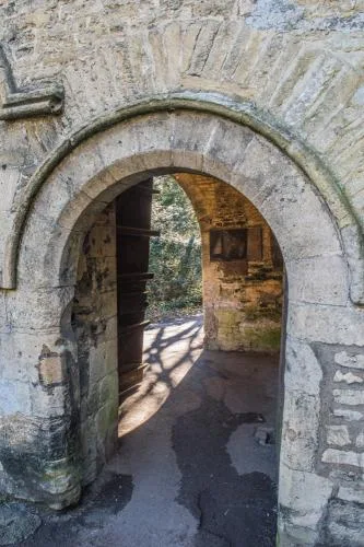 The pedestrian arch opening