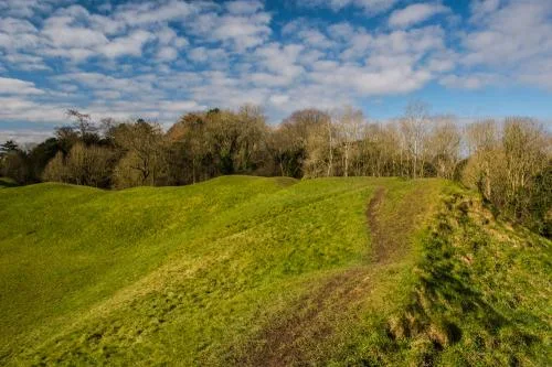 Atop the north bank of the amphitheatre