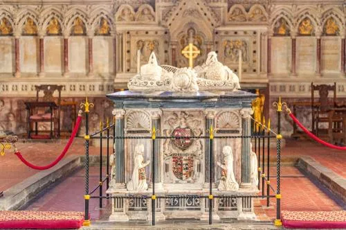 Sir George Brooke tomb, 1558