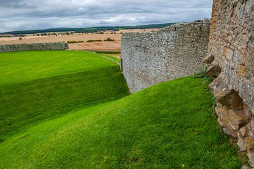 The curtain wall and earthworks